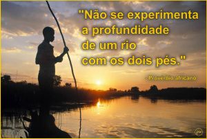 Não se experimenta a profundidade de um rio com os dois pés